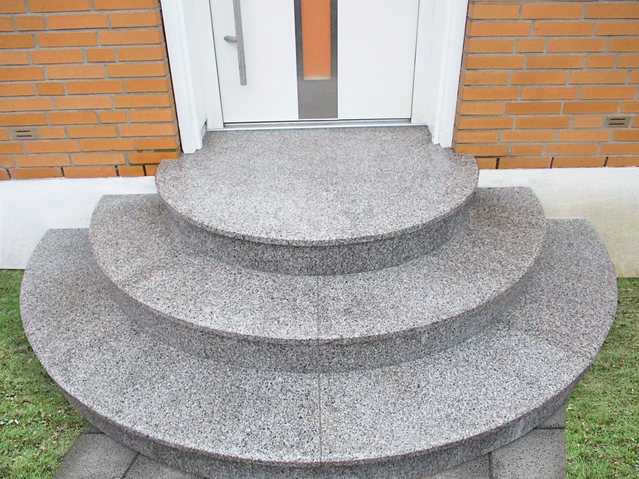 Geschlossene Aussentreppen