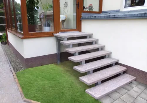 Freitragende Außentreppen